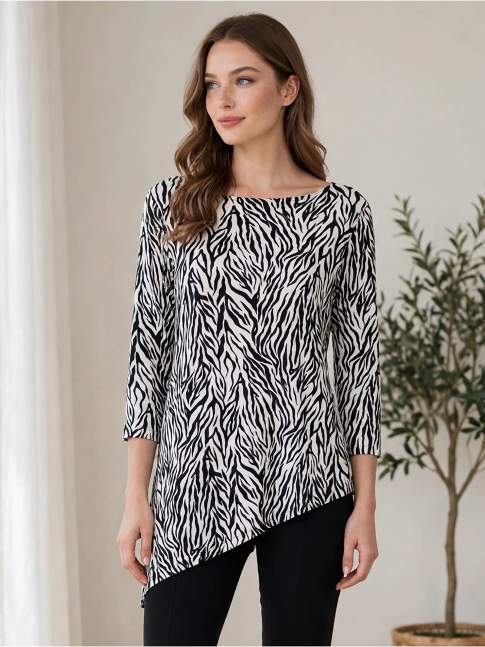 Chico's Travelers Black White Zebra Asymmetrical Tunic Top Size 2 / L⁠